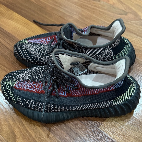 Yeezy Multicolor Knit Men's Shoes - Picture 2 of 5